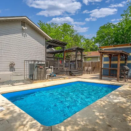Charming 4 Bedroom Downtown San Antonio Home With Pool And Hot Tub